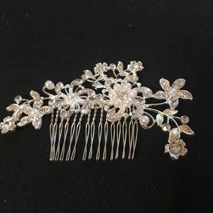 Silver rhinestone and pearl floral hair comb